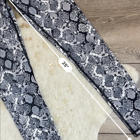 Victoria’s Secret sport knockout snake print leggings - Picture 5 of 5